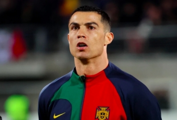 Ronaldo khó xử trước quyết định của tuyển Bồ Đào Nha